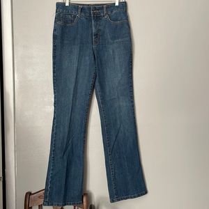 NINE WEST JEANS EXCELLENT CONDITION SIZE 8 dark blue color. 8/28.